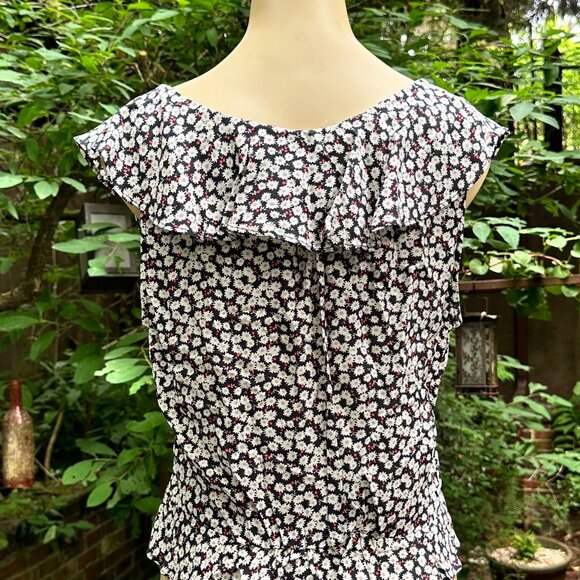 🌼 Super cute floral peplum crop top! 🌼 - Picture 8 of 8
